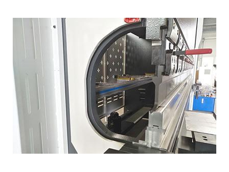 Plegadora CNC con bomba bidireccional y servomotor ESA S630