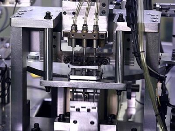 Línea de prueba y ensamblaje automatizada para bielas de motores
