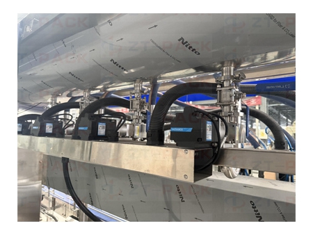 Llenadora de líquidos automática con bomba magnética de seguimiento