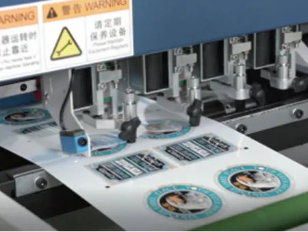 Máquina de impresión digital y corte de etiquetas