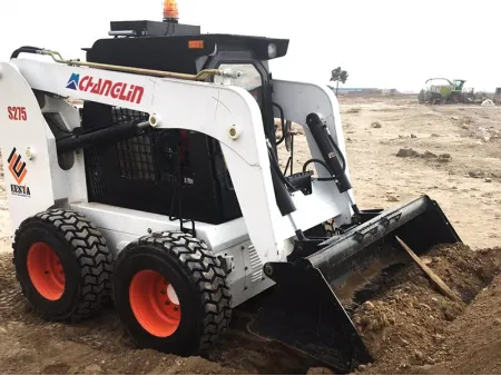 275F  Cargadora compacta de ruedas