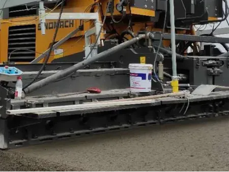 GYA4500  Pavimentadora de asfalto sobre orugas