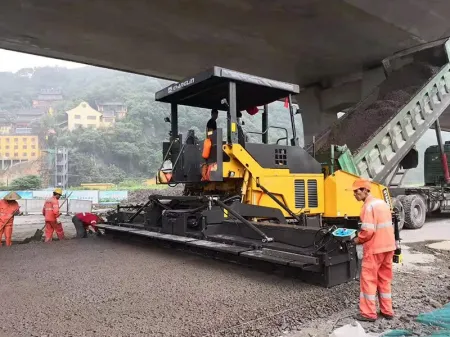 GYA6000  Pavimentadora de asfalto sobre orugas