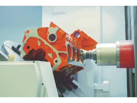 Centro de mecanizado de 5 ejes  con mesa giratoria tipo cuna