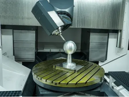 Centro de mecanizado de 5 ejes  (con cabezal inclinable a 45°)